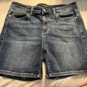Judy blue size large Bermuda shorts